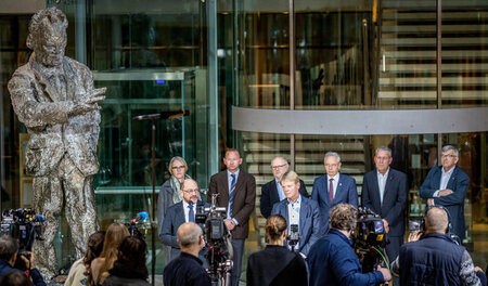 Unterstützt vom ganzen DGB: Der SPD-Bndesvorsitzende Martin Schu... Unterstützt vom ganzen DGB: Der SPD-Bndesvorsitzende Martin Schu...