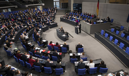 Während die Unionsfraktionen offiziell mit der AfD nichts zu tun...