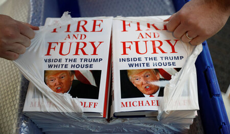 Weltweiter Bestseller: Das Buch »Fire and Fury« von Michael Wolf... Weltweiter Bestseller: Das Buch »Fire and Fury« von Michael Wolf...