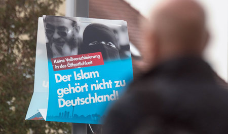 Die Gegenaufklärung marschiert: Wahlplakat der AfD in Bayern