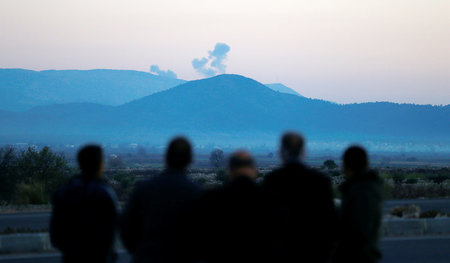 Angriff auf kurdisches Gebiet: Rauch steigt nach türkischem Bomb...
