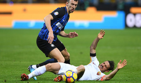 Gut aufgelegt: Ivan Perisic (l.) von Inter Mailand im Zweikampf ...