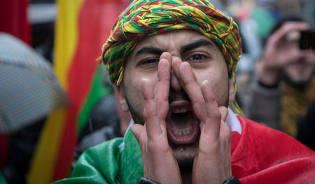 Von den früheren »Partnern« verraten: Kurden in Europa planen Ma...