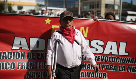 Kampf um die Legislative: Proteste von FMLN-Veteranen in San Sal...