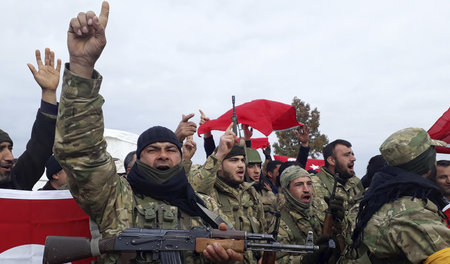 Erdogans Freischärler. Kämpfer der »Freien Syrischen Armee« am 2...