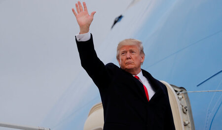 Abschied nach WEF-Teilnahme: US-Präsident Donald Trump kann zufr...
