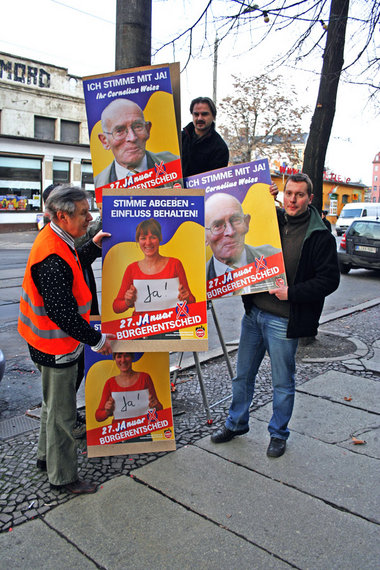 Mit stadtweiter Plakatierung wollen die Initiatoren des Bürgeren... Mit stadtweiter Plakatierung wollen die Initiatoren des Bürgeren...