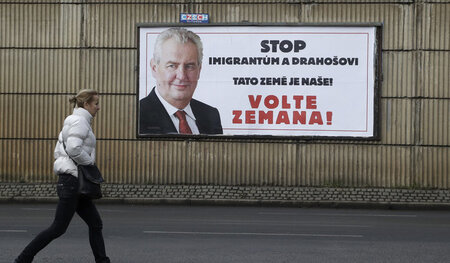 »Dieses Land gehört uns«: Wahlplakat des Präsidenten Milos Zeman...