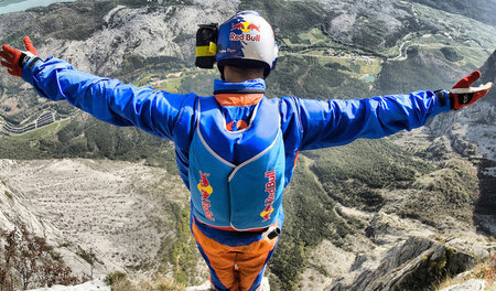 Berufsrisiko? Der verunglückte Basejumper Waleri Rosow vor dem A...