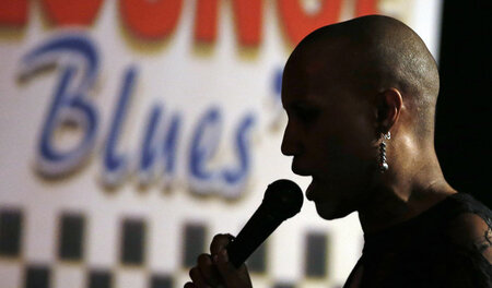 Gehört zur Show: Auf einmal wird ein großer Star auf die Bühne g...