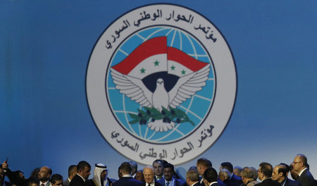 Staffan de Mistura spricht am 30. Januar 2018 in Sotschi auf der...