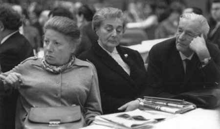 Lilly Becher, Hedda Zinner und Fritz Erpenbeck (v.l.n.r.) auf ei... Lilly Becher, Hedda Zinner und Fritz Erpenbeck (v.l.n.r.) auf ei...