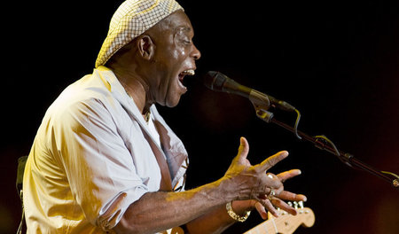 Der Blues- und Rockmusiker Buddy Guy bei einem Jazzfestival (Jul... Der Blues- und Rockmusiker Buddy Guy bei einem Jazzfestival (Jul...