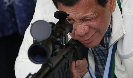Feuer frei: Der philippinische Präsident Rodrigo Duterte am 28. ...