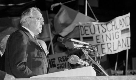 Autoritär: Kanzler Kohl nutzte in Dresden die Gunst der Stunde (...