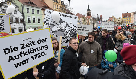 Teilnehmer der »Leben ohne Hass«–Demonstration in Cottbus (3. Fe...