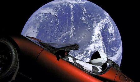 Dazu läuft natürlich »Space Oddity« von David Bowie: Tesla- und ...