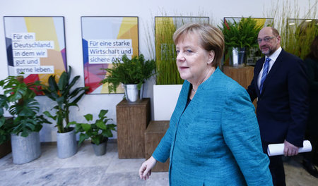 Mit Merkel und Schulz tiefer in Krise und Krieg