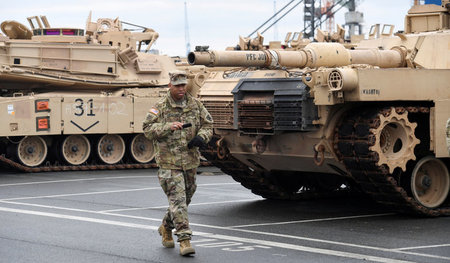 US-Panzer werden in Bremerhaven entladen (Januar 2017)