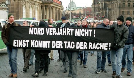 Neonazis am 60. Jahrestag der Bombardierung Dresdens (13.2.2005)...