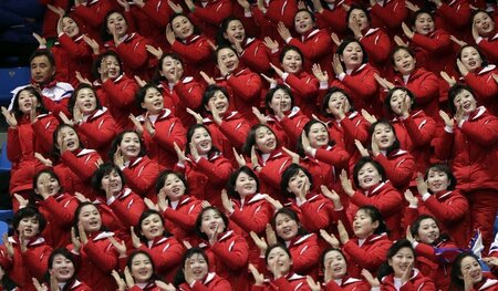 Rote Armee der anderen Art: Die Kim-Girls singen für Gesamtkorea