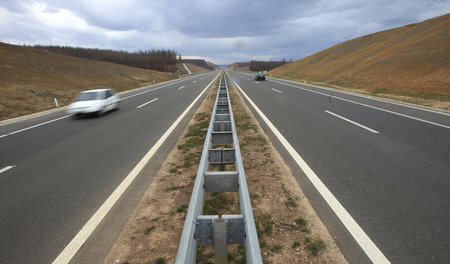 Die Ibrahim-Rugova-Autobahn, die das Kosovo mit Albanien verbind...