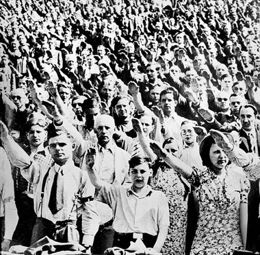 Massensuggestion im deutschen Faschismus: NSDAP-Parteiveranstalt...