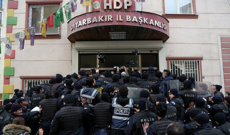 Erdogan-Regime gegen Opposition: Türkische Polizei verhindert De...