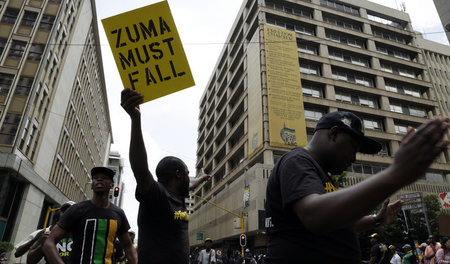 ANC-Mitglieder fordern am 5. Februar in Johannesburg die Absetzu...