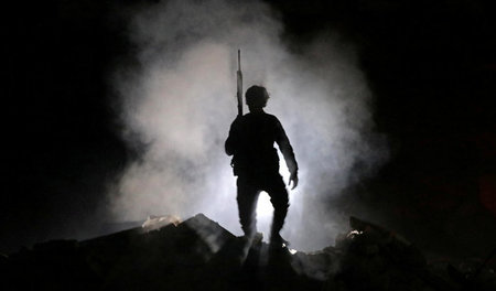 Ein Kämpfer protürkischer Milizen am 12. Februar in Tadef in der...