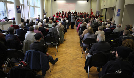 Auftritt Ernst-Busch-Chor am Sonntag vormittag um Münzenbergsaal...