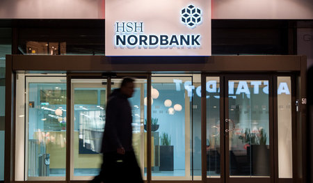 Die glitzernde Fassade ist nur die eine Seite der HSH Nordbank (...
