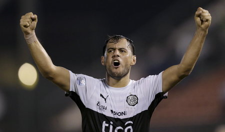 »Fuchs« mit Torriecher: Fredy Bareiro von Sportivo Luqueño schos...
