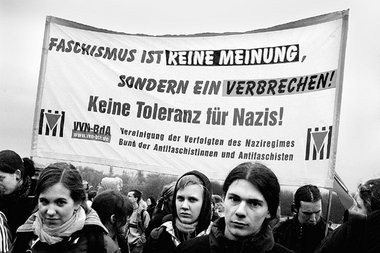 Die VVN-BdA, hier am 60. Jahrestag der Befreiung in Buchenwald, ...