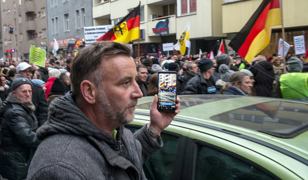 Der Dresdner Pegida-Häuptling am Samstag beim Berliner »Frauenma...