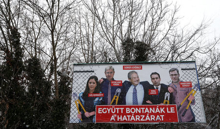»Sie würden zusammen die Grenze auflösen«: Soros im Kreis von un...