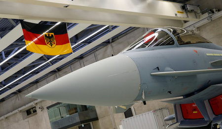 Sichert dieser Jet Arbeitsplätze? Ein Eurofighter steht auf eine...