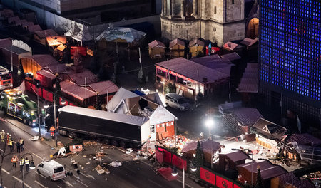 Berlin, Breitscheidplatz, 20. 12. 2016: Schneise der Verwüstung ...