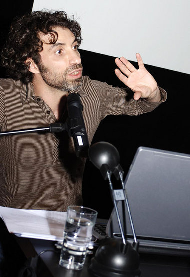Spaß im libanesischen Bürgerkrieg: Rabih Mroué präsentiert sein ...