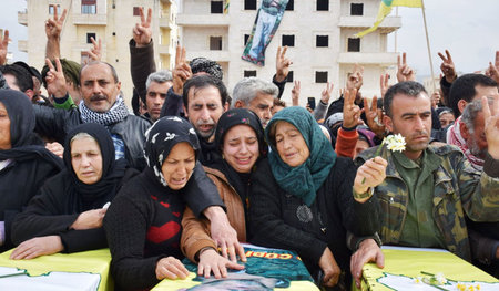 Kurden trauern um ihre getöteten Familienmitglieder (Afrin, 12. ...