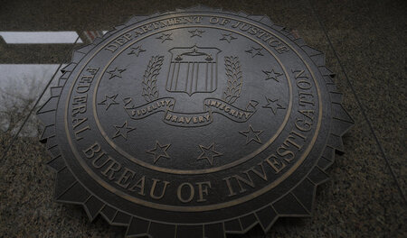 Das Wappen des FBI im J.-Edgar-Hoover-Gebäude in Washington am 1...