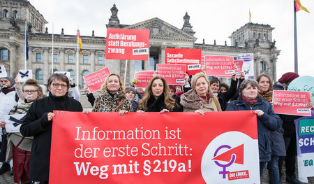 Für das Recht auf Informationsfreiheit: Am Flashmob am Donnersta...
