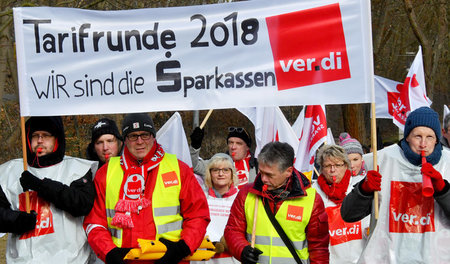 Druck machen: Beschäftigte von Bund und Kommunen demonstrierten ...