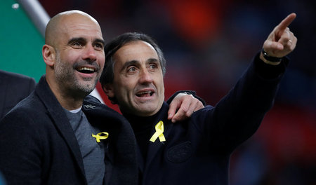 Wo ist Puigdemont? Da fliegt er. – Manchester Citys Pep Guardiol...