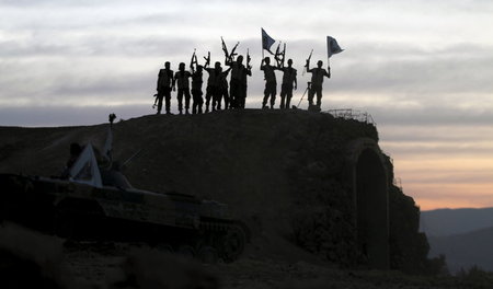 Hochgerüstet vom Westen: Islamistische Kampfgruppen in Ostghuta ...
