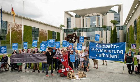 Gegen den Ausverkauf von öffentlichem Eigentum: Protest vor dem ...