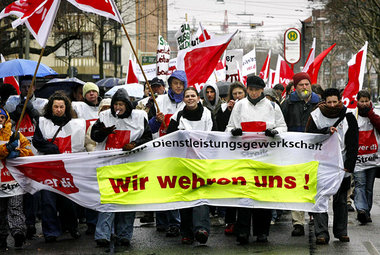 Bald wieder in Aktion? Streikende ver.di-Mitglieder im Februar 2...