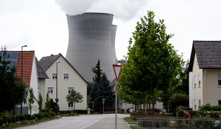 Ständiges Risiko: Atomkraftwerk in Grundmemmingen bei Günzburg i...