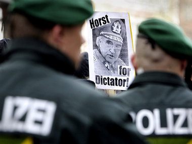Protest gegen die »Sicherheitskonferenz« von Horst Teltschik, Mü...