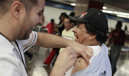 »Über die Medien in Hysterie versetzt«: H1N1-Impfung in Mexiko S... »Über die Medien in Hysterie versetzt«: H1N1-Impfung in Mexiko S...